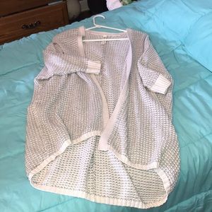 Cute elbow length sweater ! Only ever worn once !